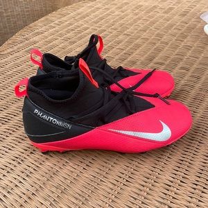 Nike PHANTONVSN soccer cleats